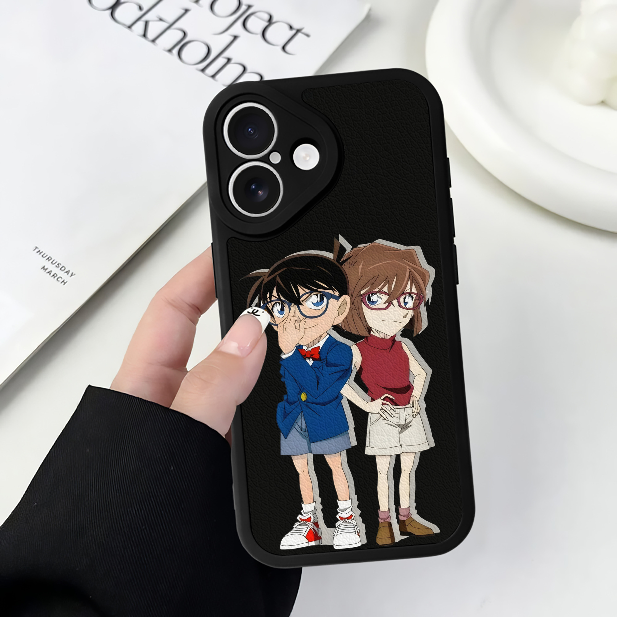 （画像用） 名探偵コナン 灰原 哀 はいばら あい Detective Conan Anita Hailey、Vi Graythorn Haibara Ai 【iPhone 16シリーズ対応】シリコンスマホケース（レザー調） 材質：シリコン